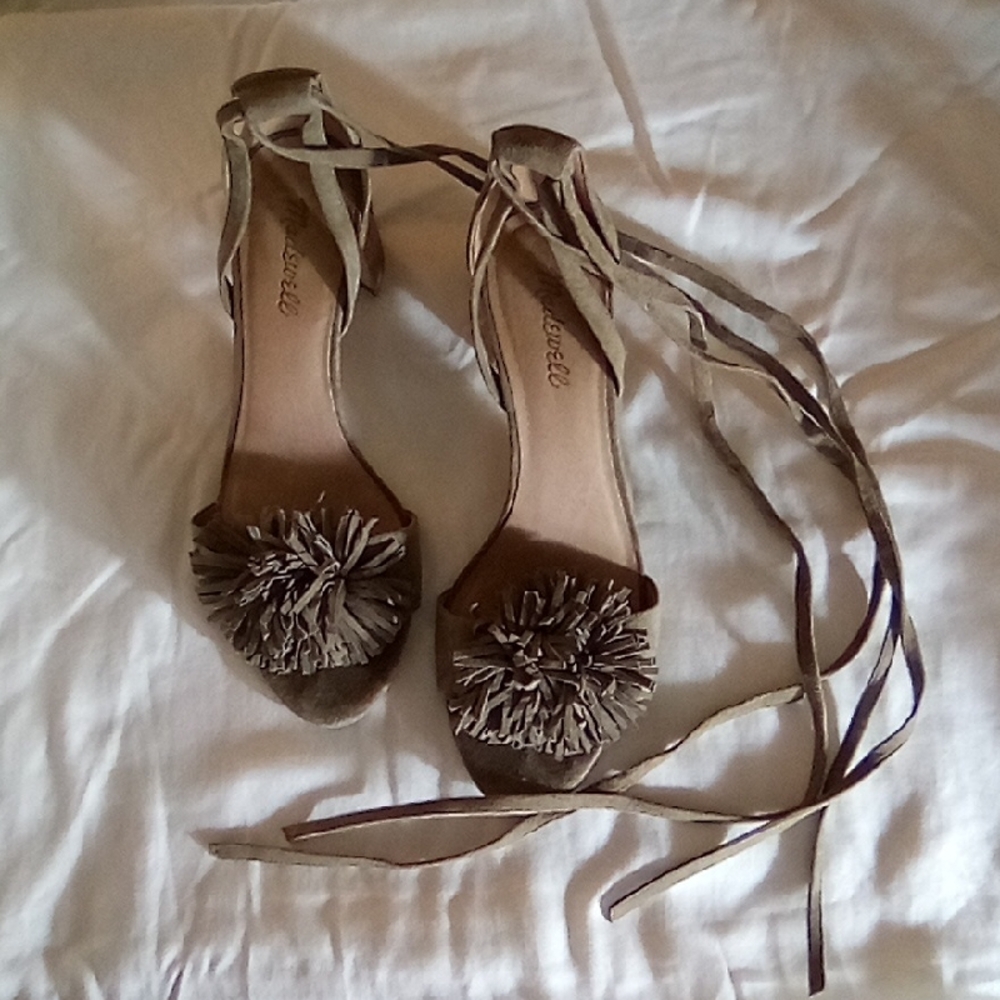 Madewell Elegant Taupe Women's Sandals with Pom-Pom Detail